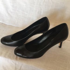 Vaneli classic round toe pumps